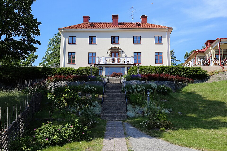 Upplev Smådalarö gård – helikoptertransport med Arlanda Helicopter